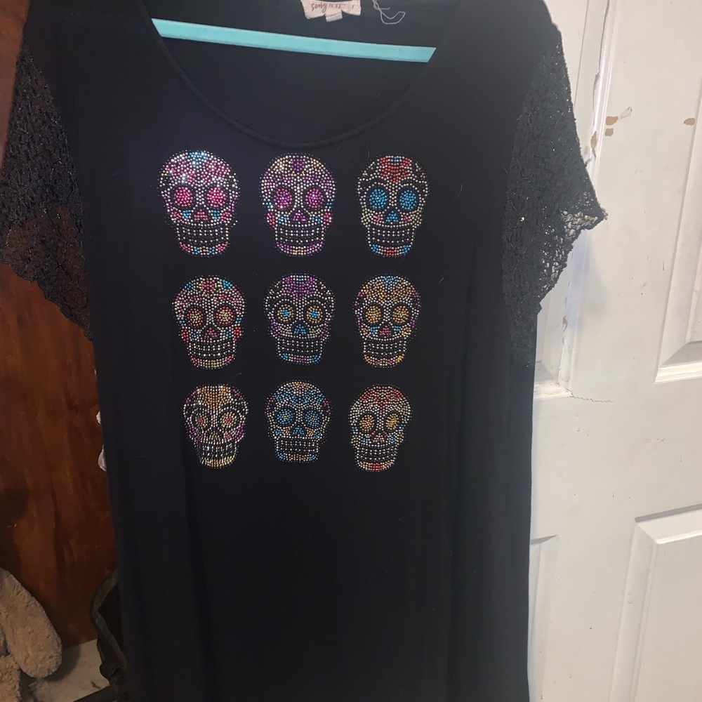 Nice skull top, lace on arms